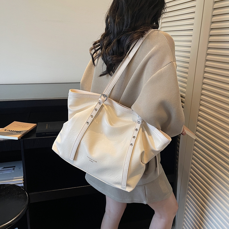 Shoulder Bag Structured - Modna torebka na ramię z PU
