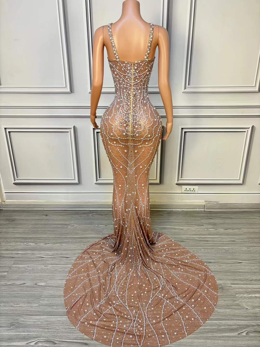Luksusowa sukienka maxi z perł – Women Formal Wear Photoshoot recenzja i cena