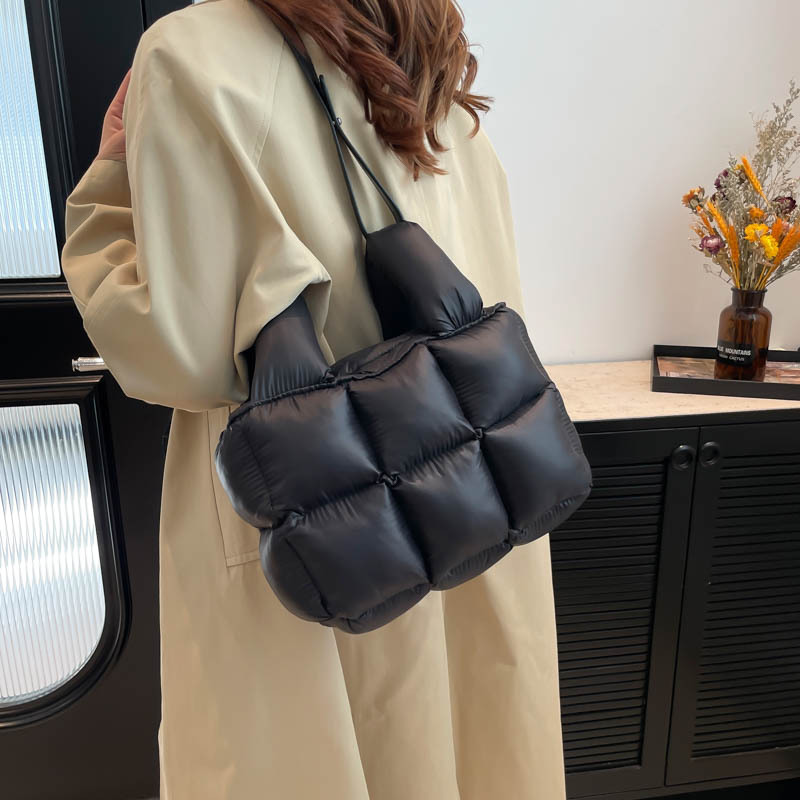 Casualowe, miękkie, wyściełane – Shoulder Bag Structured recenzja i cena